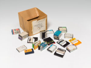 Das Jüdische Museum Berlin (JMB) arbeitet daran, die Audiokassetten aus der Sammlung Lanzmann zu digitalisieren und der Öffentlichkeit zugänglich zu machen. Audiokassetten aus der Sammlung Lanzmann Jüdisches Museum Berlin, Foto: Roman März